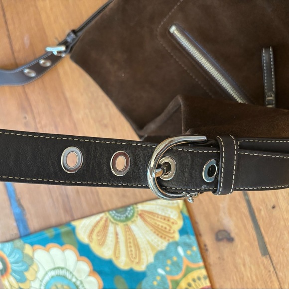 Vintage Suede Coach East-West large crossbody. Excellent cond. Dark Brown - Picture 8 of 12